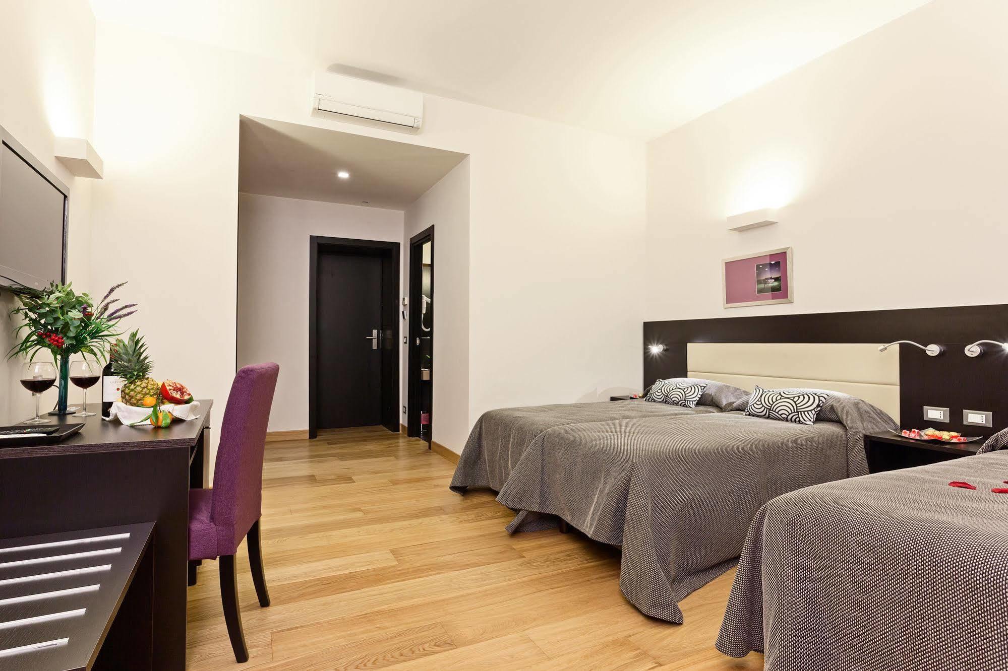 Domus Best Guest House ローマ エクステリア 写真