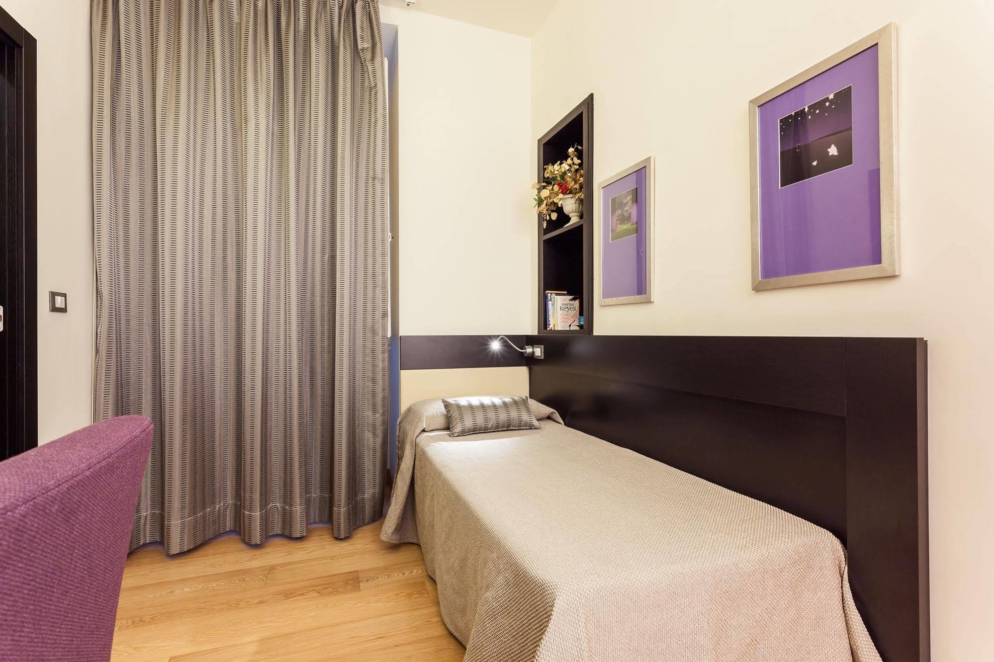 Domus Best Guest House ローマ エクステリア 写真