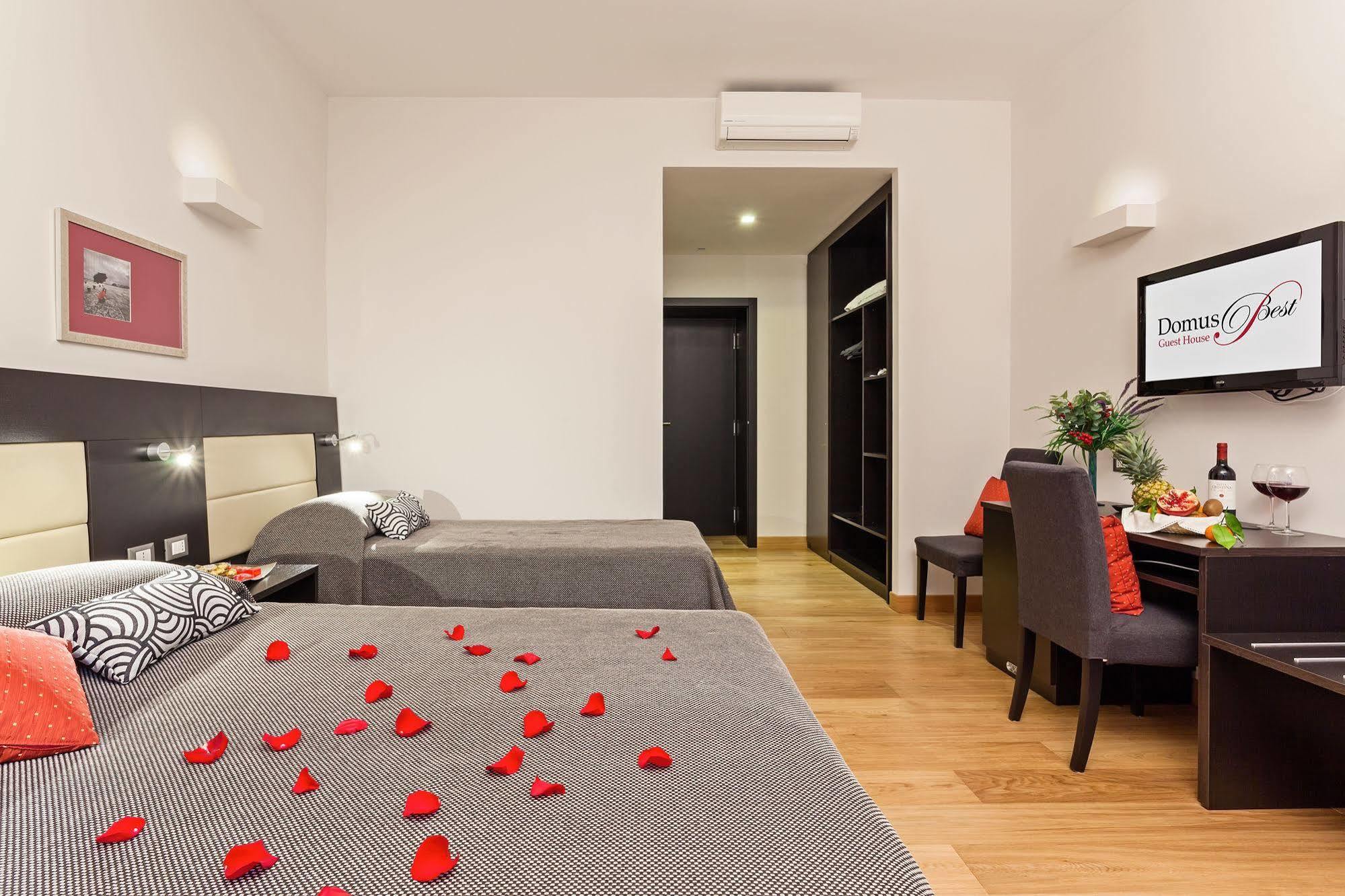 Domus Best Guest House ローマ エクステリア 写真