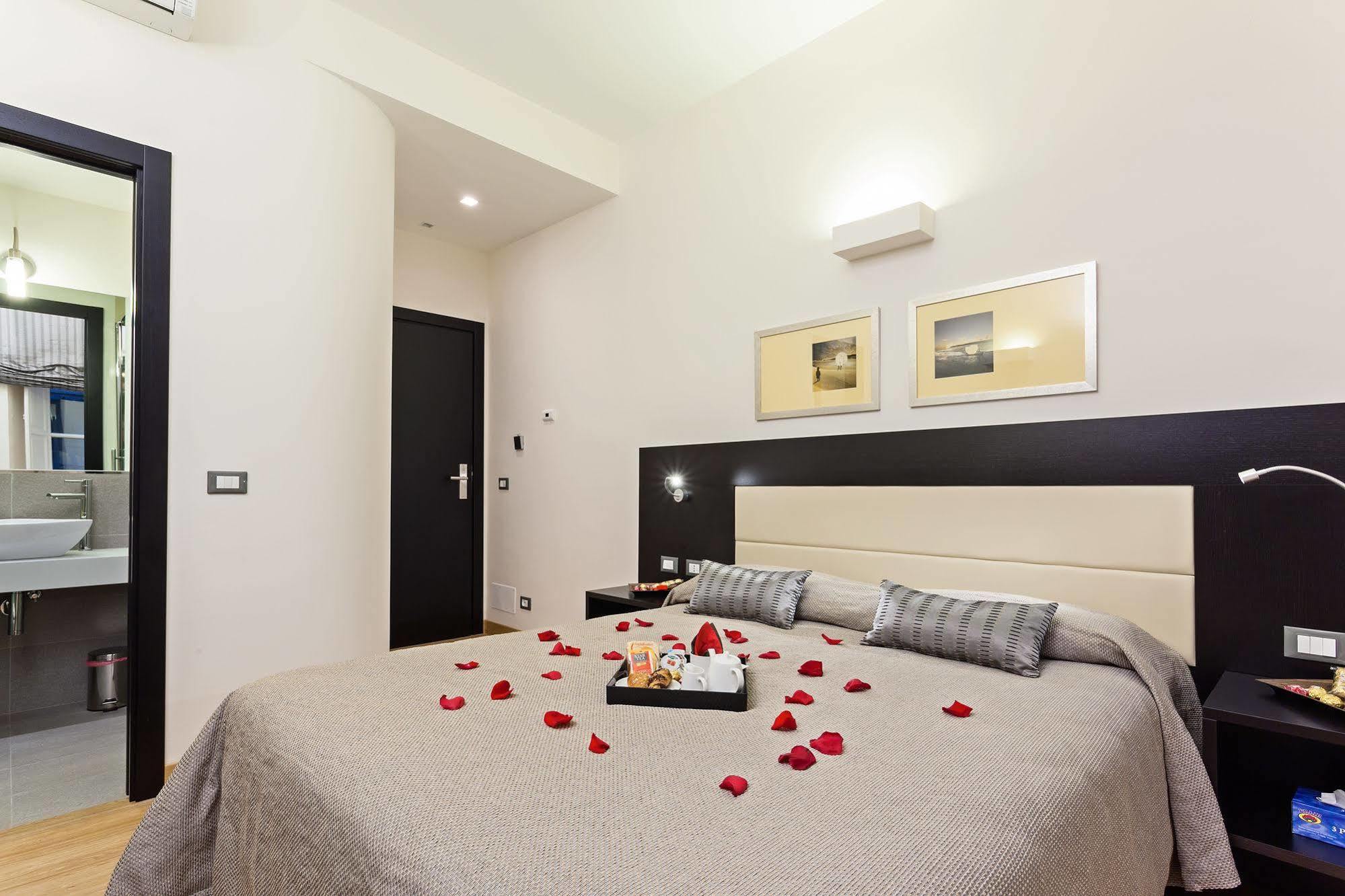 Domus Best Guest House ローマ エクステリア 写真