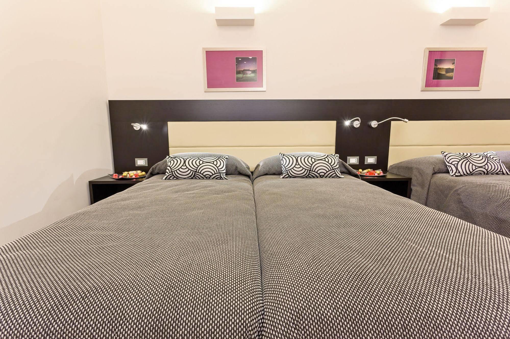 Domus Best Guest House ローマ エクステリア 写真
